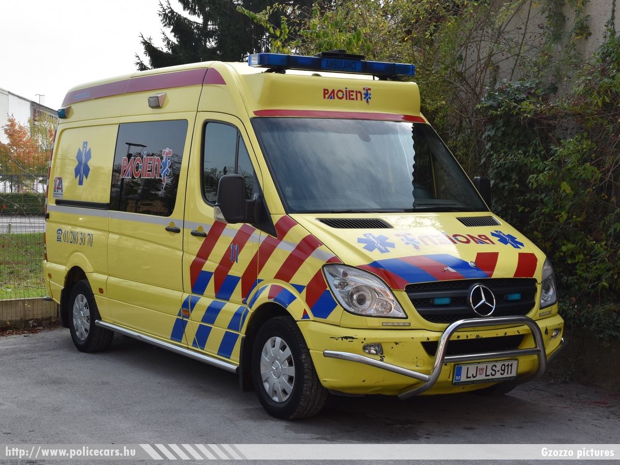 Mercedes Sprinter II, fotó: Gzozzo pictures
Keywords: szlovén Szlovénia mentő mentőautó Slovenia slovenian ambulance