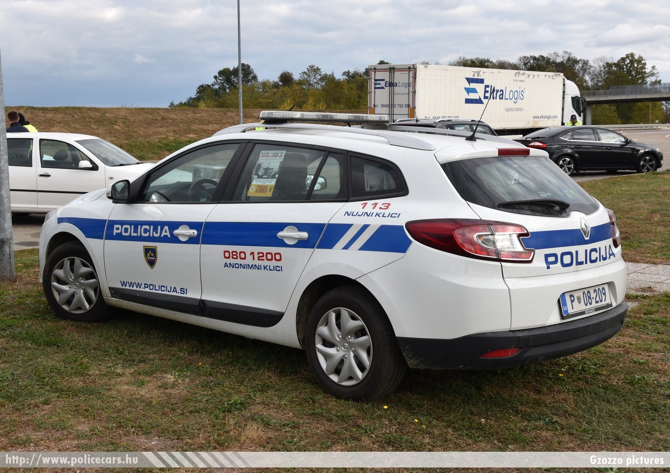 Renault Megane Grandtour, fotó: Gzozzo pictures
Keywords: szlovén Szlovénia rendőr rendőrautó rendőrség police policecar Slovenia slovenian