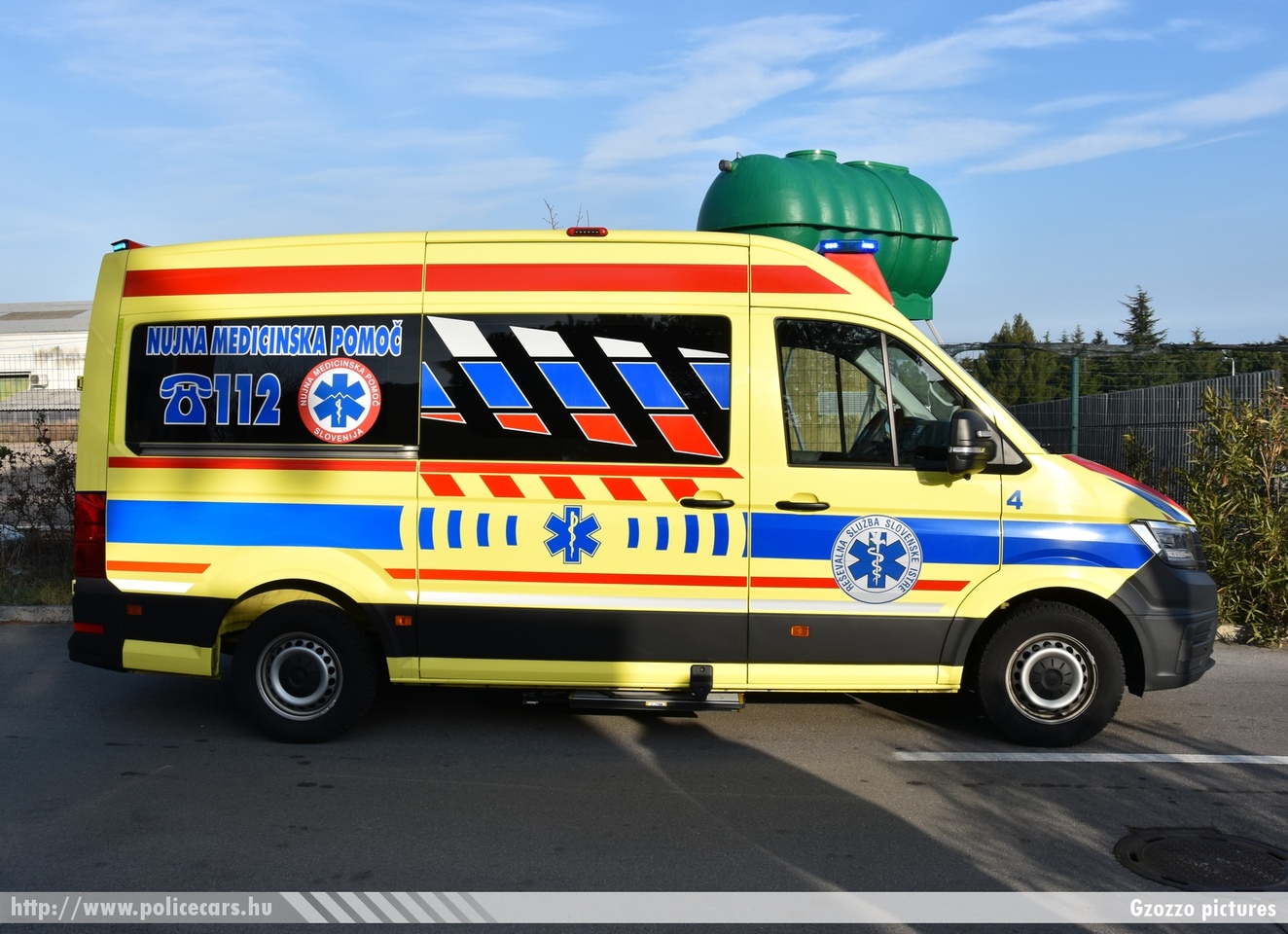 Volkswagen Crafter, Izola, fotó: Gzozzo pictures
Keywords: szlovén Szlovénia mentő mentőautó Slovenia slovenian ambulance
