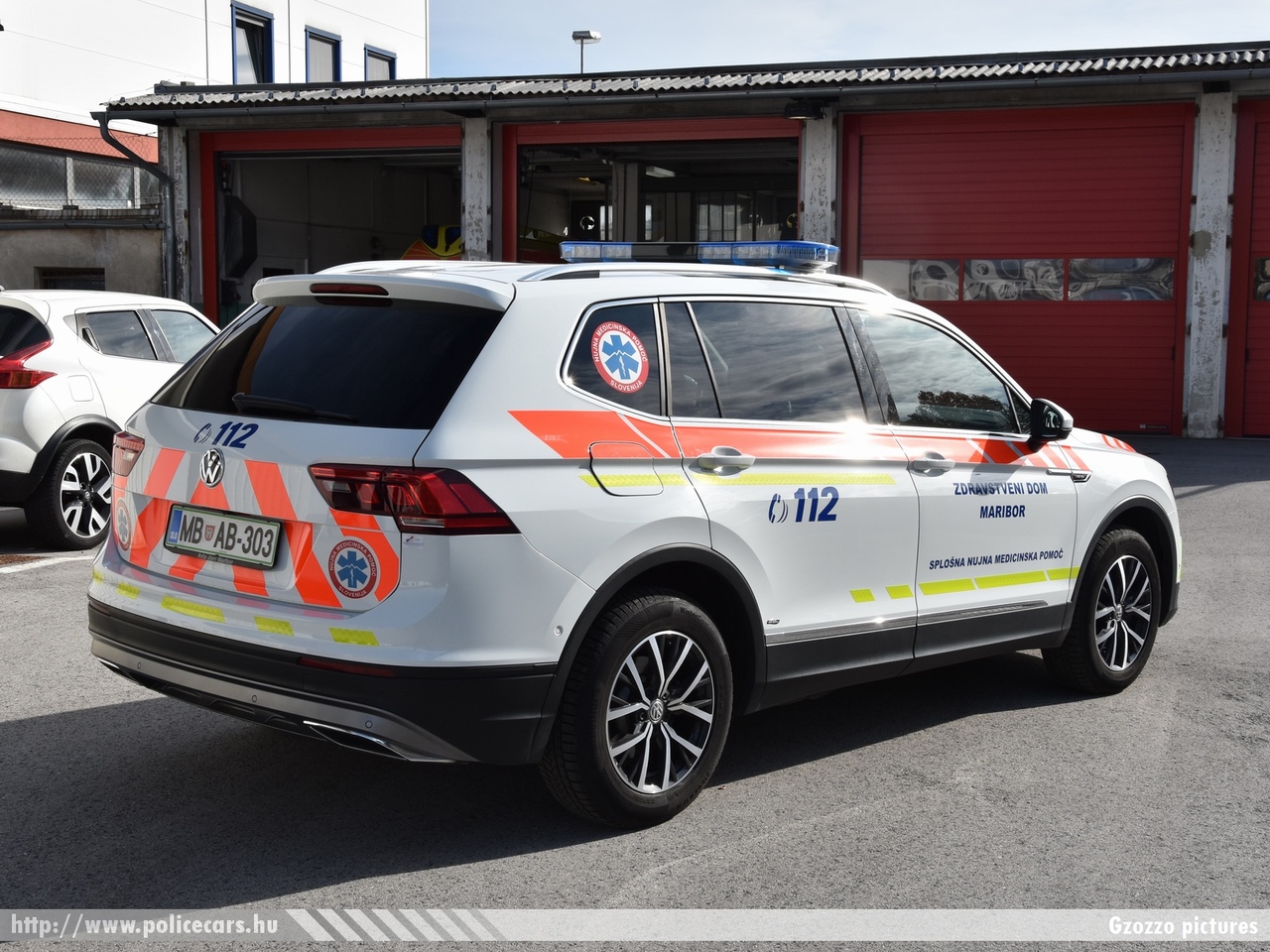 Volkswagen Tiguan, Maribor, fotó: Gzozzo pictures
Keywords: szlovén Szlovénia mentő mentőautó Slovenia slovenian ambulance