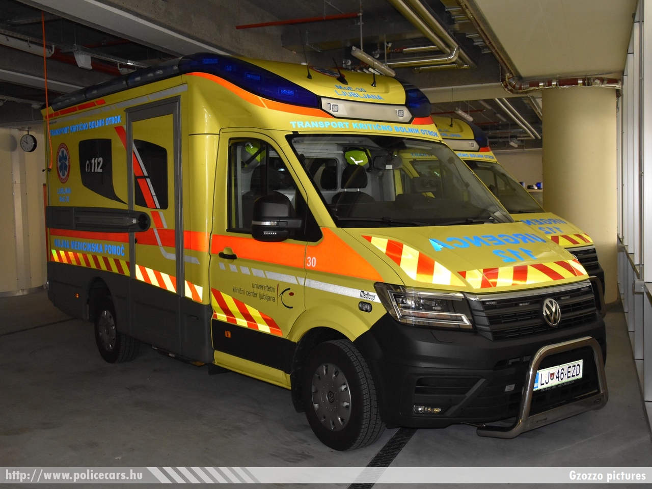 Volkswagen Crafter, Ljubljana, fotó: Gzozzo pictures
Keywords: szlovén Szlovénia mentő mentőautó Slovenia slovenian ambulance