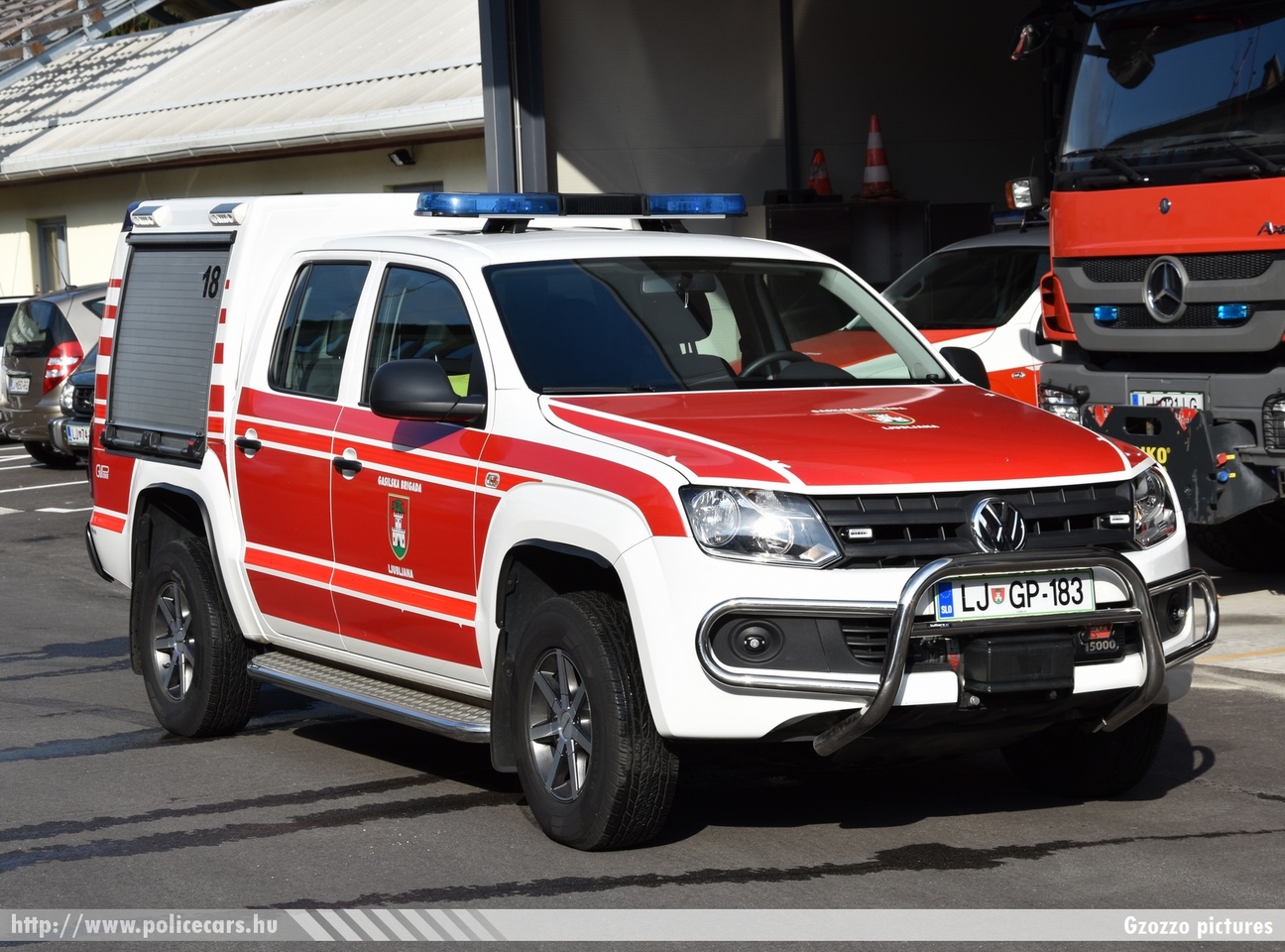 Volkswagen Amarok 2.0 4motion, Ljubljana, fotó: Gzozzo pictures
Keywords: szlovén Szlovénia tûzoltóautó tûzoltóság tûzoltó slovenian Slovenia fire firetruck