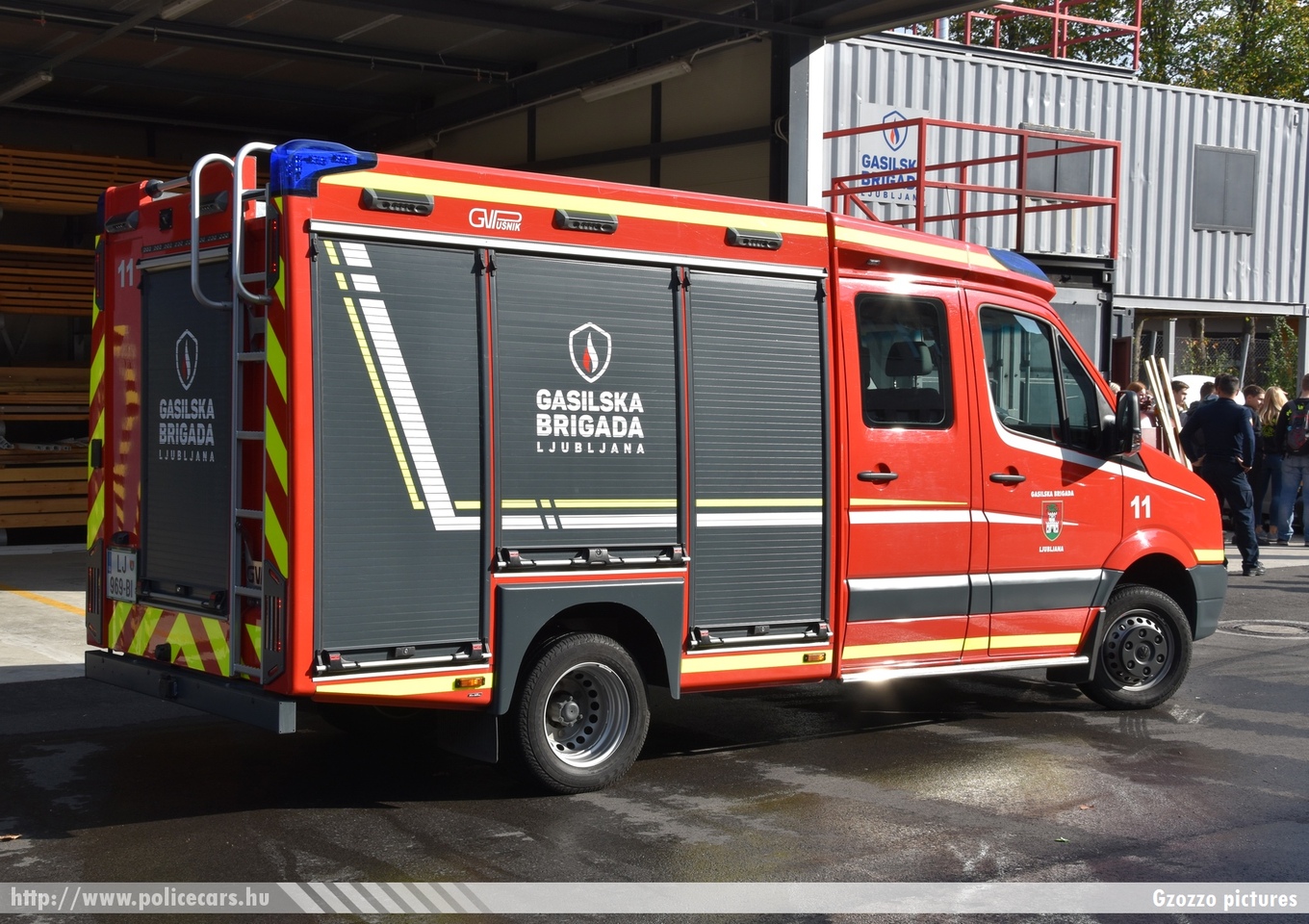 Volkswagen Crafter 2.0 TDI, Ljubljana, fotó: Gzozzo pictures
Keywords: szlovén Szlovénia tûzoltóautó tûzoltóság tûzoltó slovenian Slovenia fire firetruck