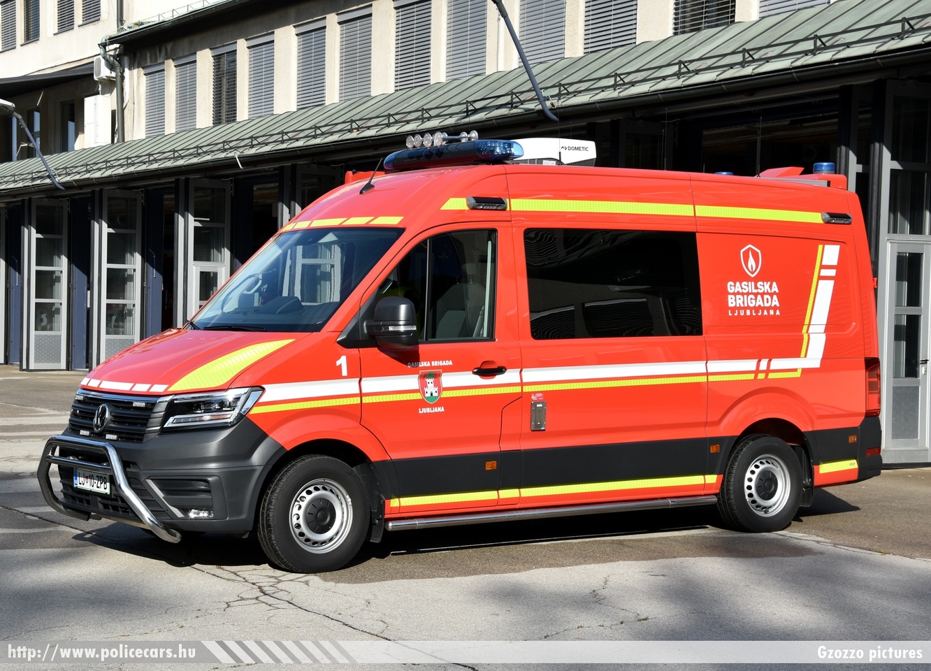 Volkswagen Crafter 35 2.0 TDI 4M, Ljubljana, fotó: Gzozzo pictures
Keywords: szlovén Szlovénia tûzoltóautó tûzoltóság tûzoltó slovenian Slovenia fire firetruck