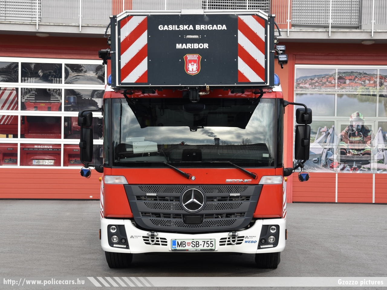 Mercedes Benz Econic 1835 Magirus, Maribor, fotó: Gzozzo pictures
Keywords: szlovén Szlovénia tûzoltóautó tûzoltóság tûzoltó slovenian Slovenia fire firetruck