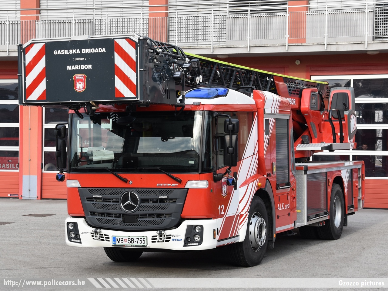 Mercedes Benz Econic 1835 Magirus, Maribor, fotó: Gzozzo pictures
Keywords: szlovén Szlovénia tûzoltóautó tûzoltóság tûzoltó slovenian Slovenia fire firetruck