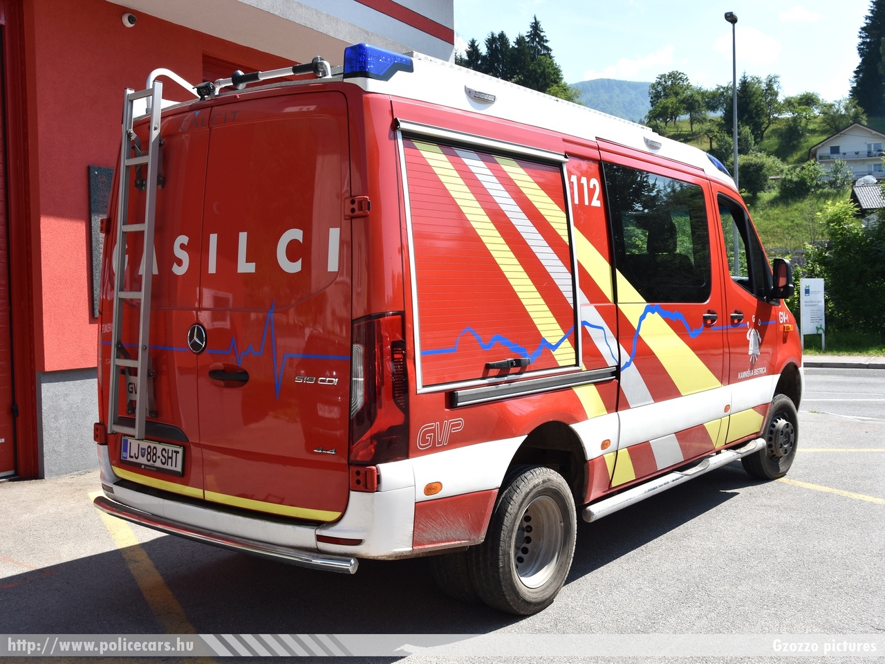Mercedes Sprinter III 4x4, GV-1, PGD Kamniska Bistrica, fotó: Gzozzo pictures
Keywords: szlovén Szlovénia tûzoltóautó tûzoltóság tûzoltó slovenian Slovenia fire firetruck