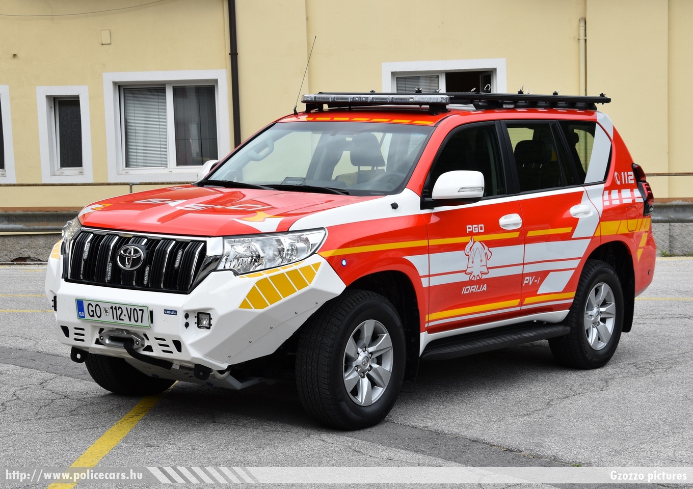 Toyota Land Cruiser PV-1, PGD Idrija, fotó: Gzozzo pictures
Keywords: szlovén Szlovénia tûzoltóautó tûzoltóság tûzoltó slovenian Slovenia fire firetruck