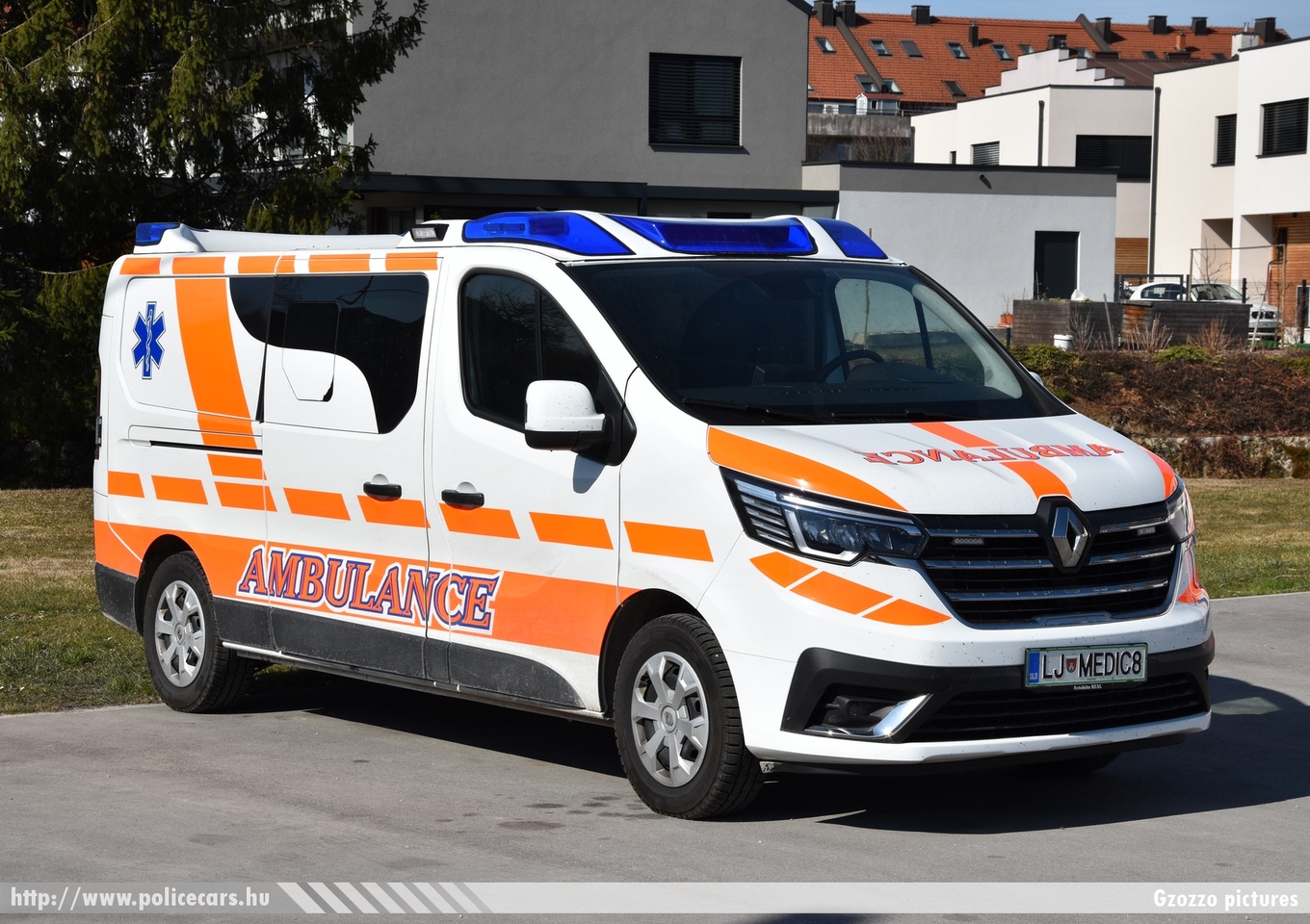 Renault Trafic, Medicross d.o.o., fotó: Gzozzo pictures
Keywords: szlovén Szlovénia mentő mentőautó Slovenia slovenian ambulance