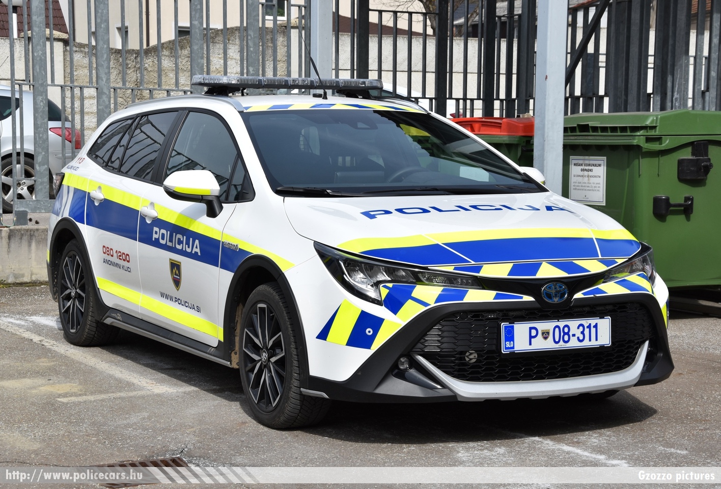 Toyota Corolla Touring Sports 2.0 Trek, fotó: Gzozzo pictures
Keywords: szlovén Szlovénia rendőr rendőrautó rendőrség police policecar Slovenia slovenian