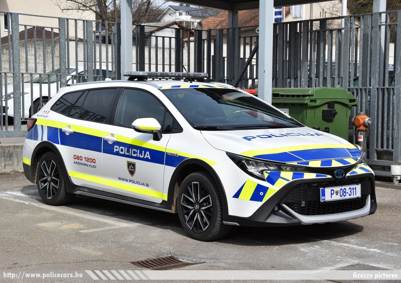Toyota Corolla Touring Sports 2.0 Trek, fotó: Gzozzo pictures
Keywords: szlovén Szlovénia rendőr rendőrautó rendőrség police policecar Slovenia slovenian