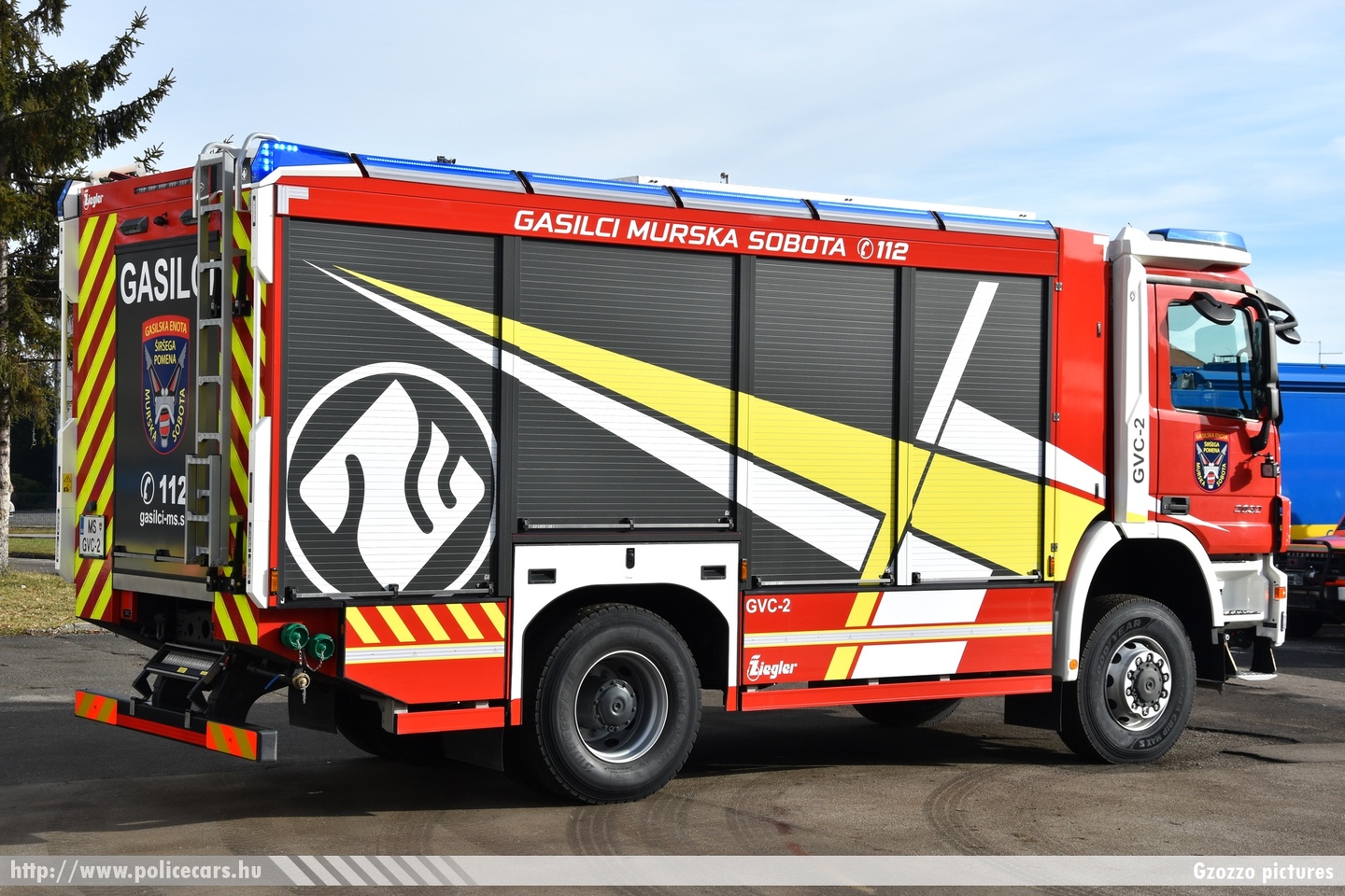 Mercedes Actros 2032 Ziegler, GVC-2 (Gasilsko vozilo s cisterno - firetruck with tank), PGD Murska Sobota, fotó: Gzozzo pictures
Keywords: szlovén Szlovénia tûzoltóautó tûzoltóság tûzoltó slovenian Slovenia fire firetruck