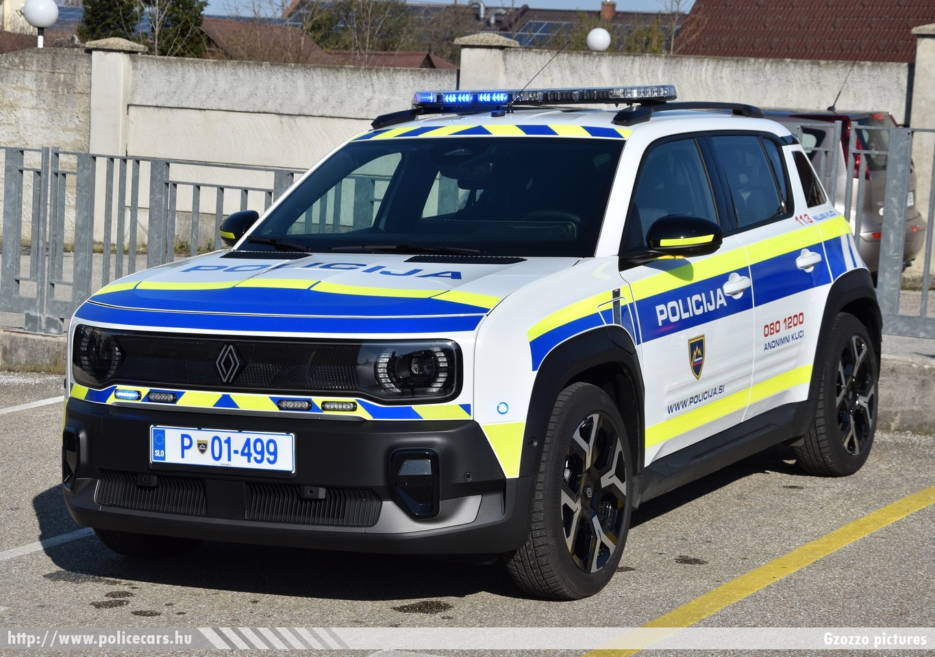 Renault 4 E-Tech, Policija, fotó: Gzozzo pictures
Keywords: szlovén Szlovénia rendőr rendőrautó rendőrség police policecar Slovenia slovenian policija