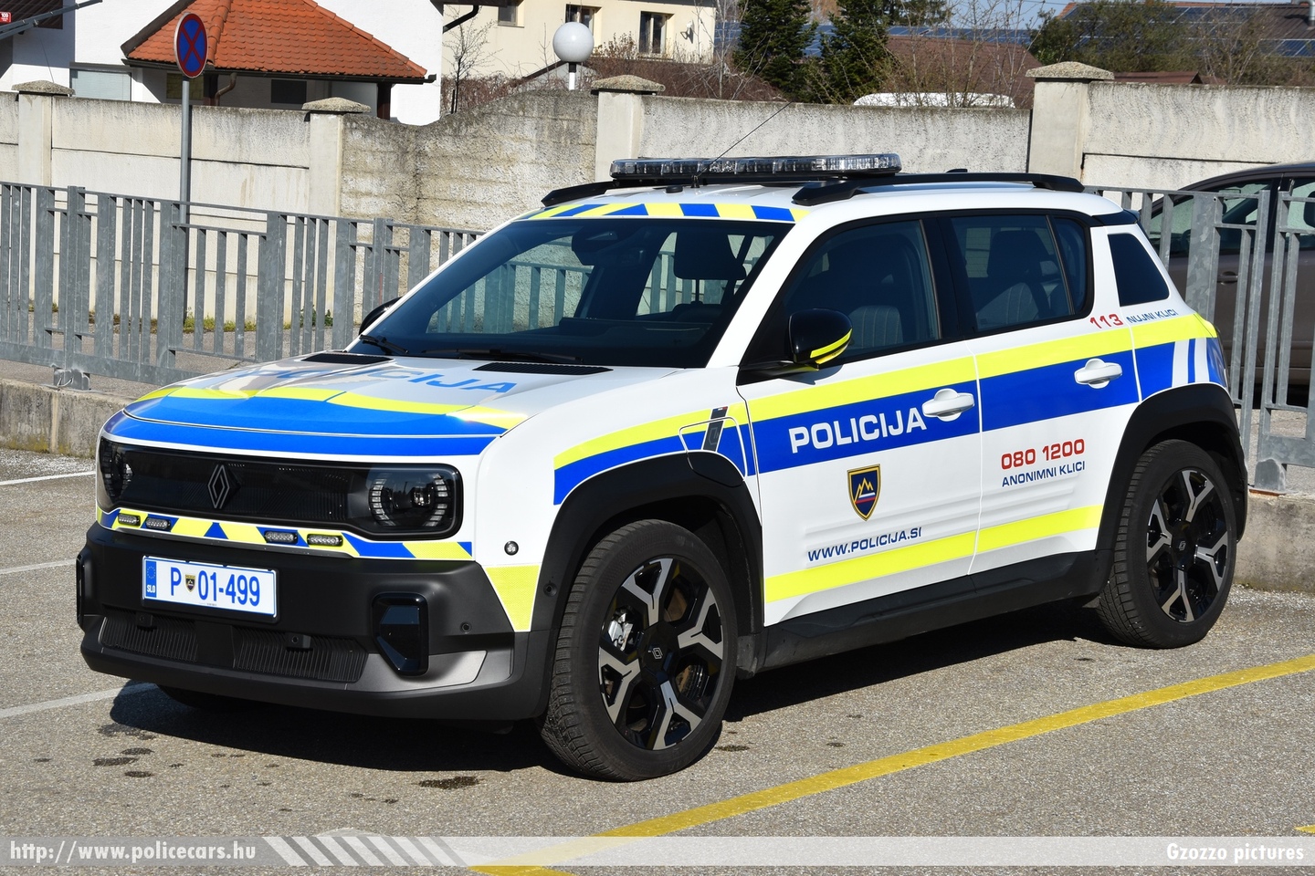 Renault 4 E-Tech, Policija, fotó: Gzozzo pictures
Keywords: szlovén Szlovénia rendőr rendőrautó rendőrség police policecar Slovenia slovenian policija