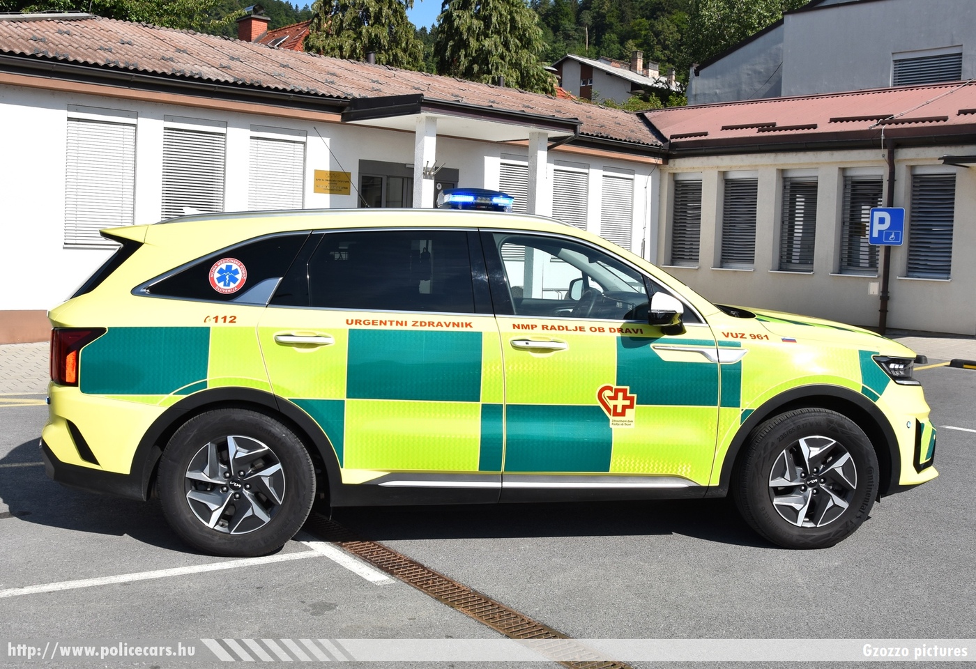 Kia Sorento, Vozilo urgentnega zdravnika (VUZ), Zdravstveni dom Radlje ob Dravi, fotó: Gzozzo pictures
Keywords: szlovén Szlovénia mentő mentőautó Slovenia slovenian ambulance