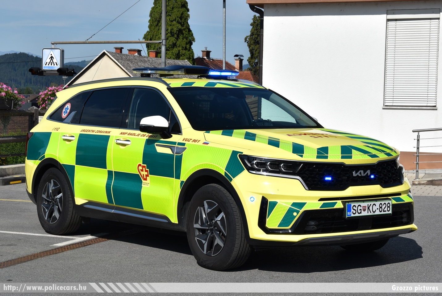 Kia Sorento, Vozilo urgentnega zdravnika (VUZ), Zdravstveni dom Radlje ob Dravi, fotó: Gzozzo pictures
Keywords: szlovén Szlovénia mentő mentőautó Slovenia slovenian ambulance