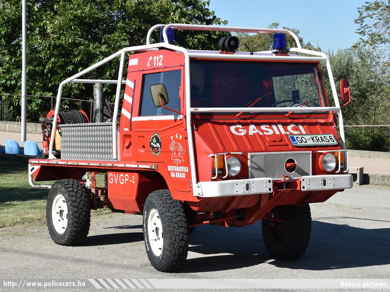 Steyr-Puch Pinzgauer 710 GVGP-2 (gasilsko vozilo za gašenje gozdnih požarov), PGD Kostanjevica na Krasu, fotó: Gzozzo pictures
Keywords: szlovén Szlovénia tûzoltóautó tûzoltóság tûzoltó slovenian Slovenia fire firetruck
