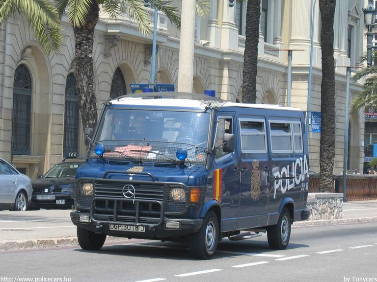 Mercedes, fotó: Tonycars
Keywords: rendőr rendőrautó rendőrség spanyol Spanyolország