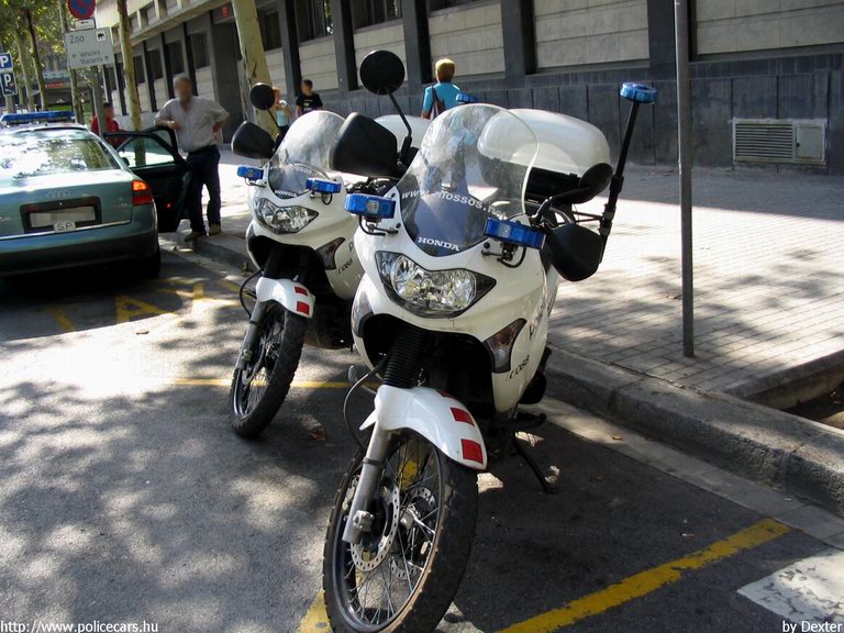 Honda, fotó: Dexter
Keywords: rendőr rendőrmotor rendőrség spanyol Spanyolország