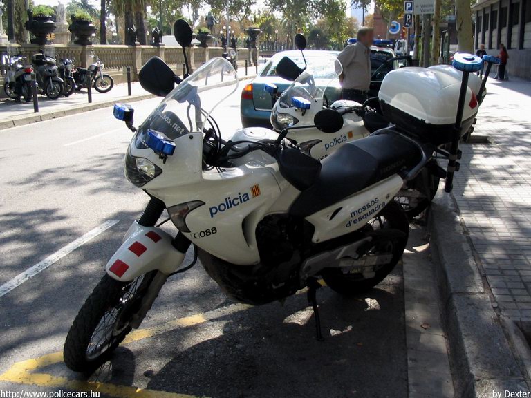 Honda, fotó: Dexter
Keywords: rendőr rendőrmotor rendőrség spanyol Spanyolország