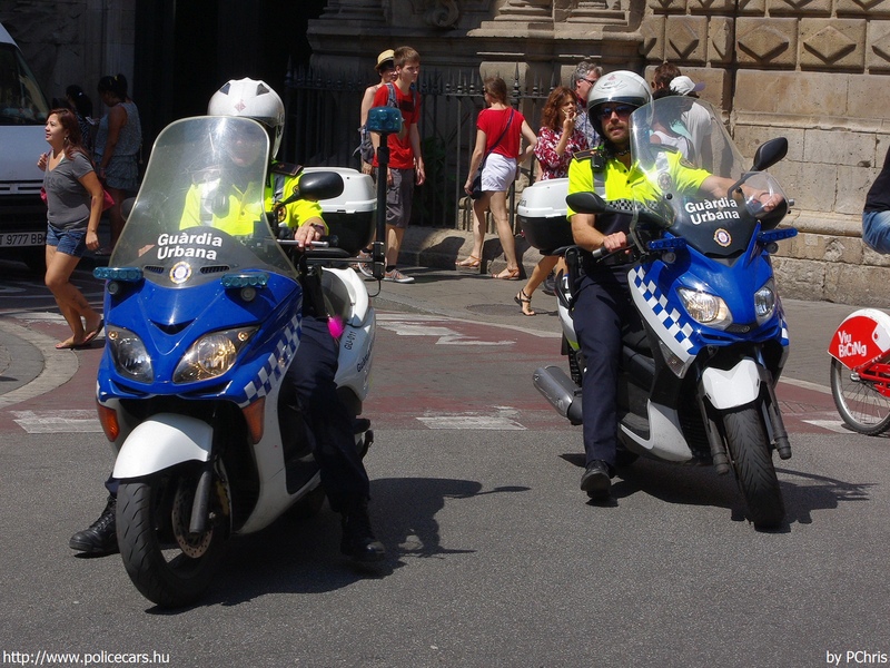 Honda Forza, Yamaha X-MAX 250, fotó: PChris
Keywords: spanyol Spanyolország rendőr rendőrmotor rendőrség motor