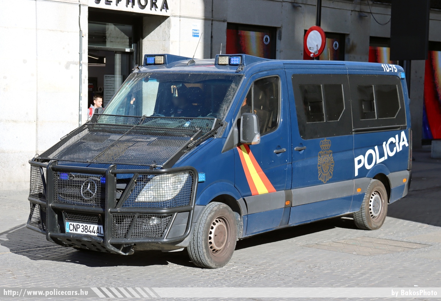 Mercedes Sprinter II facelift, Policía Nacional España, fotó: BakosPhoto
Keywords: spanyol Spanyolország rendőr rendőrautó rendőrség police policecar spanish Spain