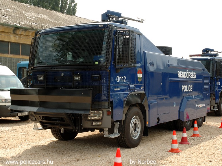Mercedes-Benz 3341 Actros vízágyú, fotó: Norbee
Keywords: rendőrség rendőr rendőrautó magyar Magyarország hungarian Hungary police policecar