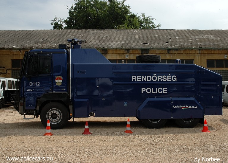 Mercedes-Benz 3341 Actros vízágyú, fotó: Norbee
Keywords: rendőrség rendőr rendőrautó magyar Magyarország hungarian Hungary police policecar