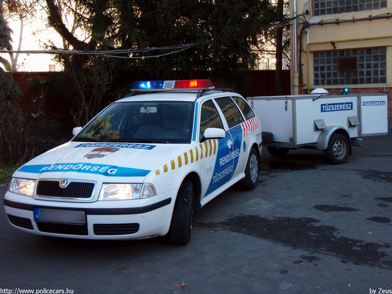 Skoda Octavia, fotó: Zeus
Keywords: rendőrség rendőr rendőrautó magyar Magyarország hungarian Hungary police policecar