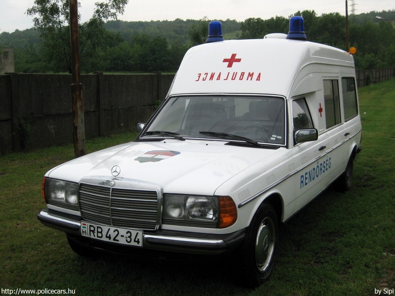 Mercedes W123 Binz, fotó: Sipi
Keywords: rendőr rendőrautó rendőrség magyar Magyarország RB42-34 mentő mentőautó hungarian Hungary police policecar