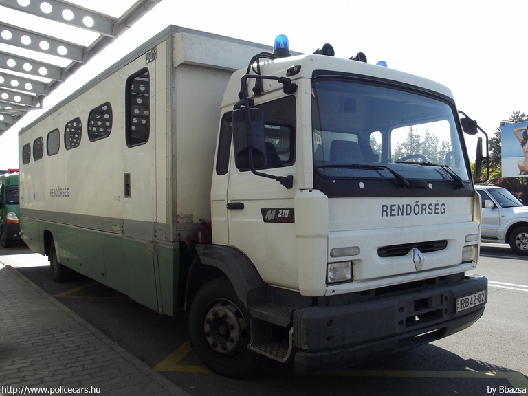 Renault Midliner M-210 Tornádó, fotó: Bbazsa
Keywords: rendőrautó rendőrség rendőr magyar Magyarország RB42-82 hungarian Hungary police policecar