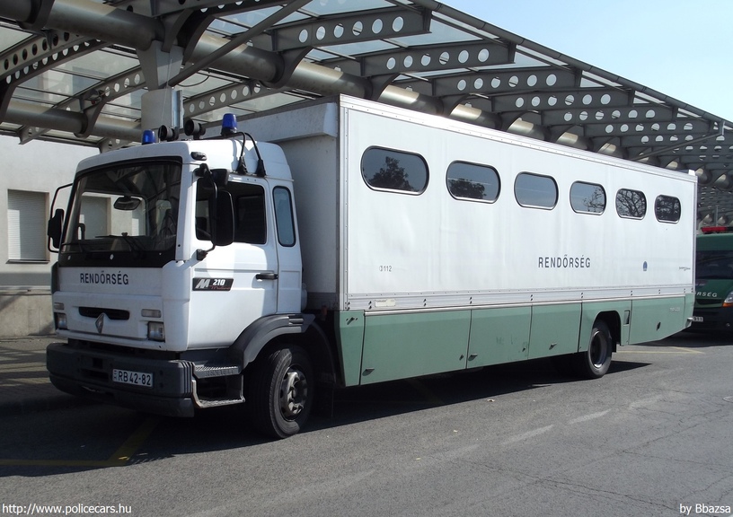 Renault Midliner M-210 Tornádó, fotó: Bbazsa
Keywords: rendőrautó rendőrség rendőr magyar Magyarország RB42-82 hungarian Hungary police policecar