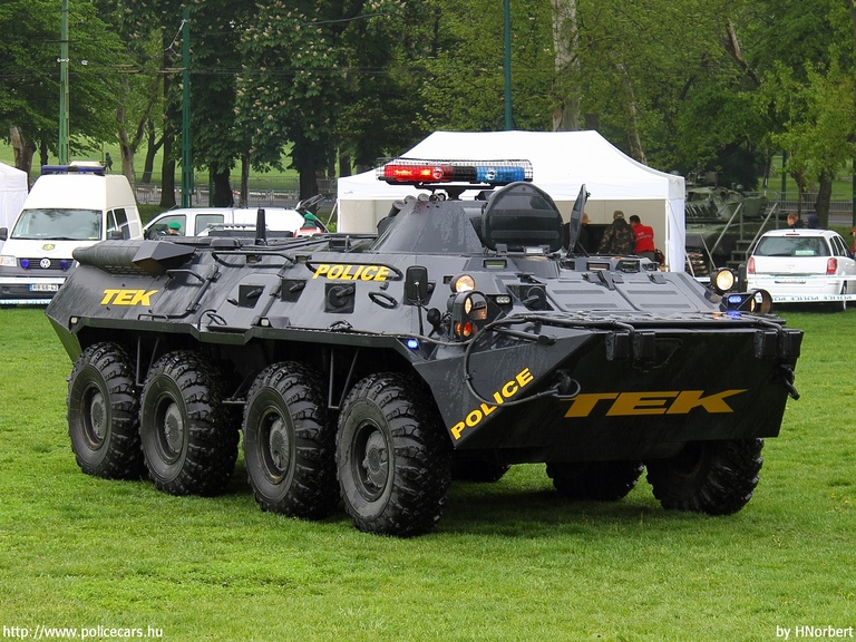 BTR-80, fotó: HNorbert
Keywords: rendőr rendőrautó rendőrség magyar Magyarország TEK hungarian Hungary police policecar