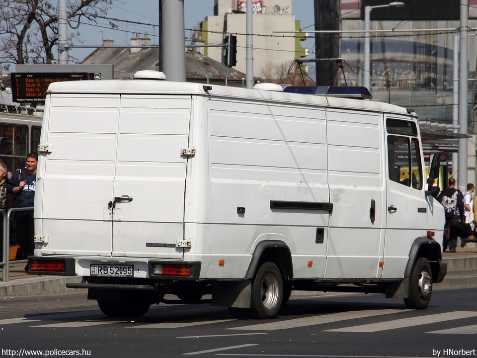 Mercedes-Benz 508D, fotó: HNorbert
Keywords: rendőrség rendőr rendőrautó magyar Magyarország hungarian Hungary police policecar RB52-95