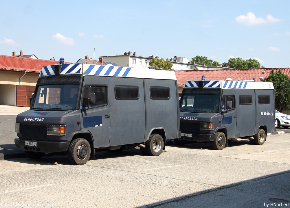Mercedes-Benz Vario 614D, fotó: HNorbert
Keywords: rendőrség rendőr rendőrautó magyar Magyarország RB64-19 hungarian Hungary police policecar RB52-69