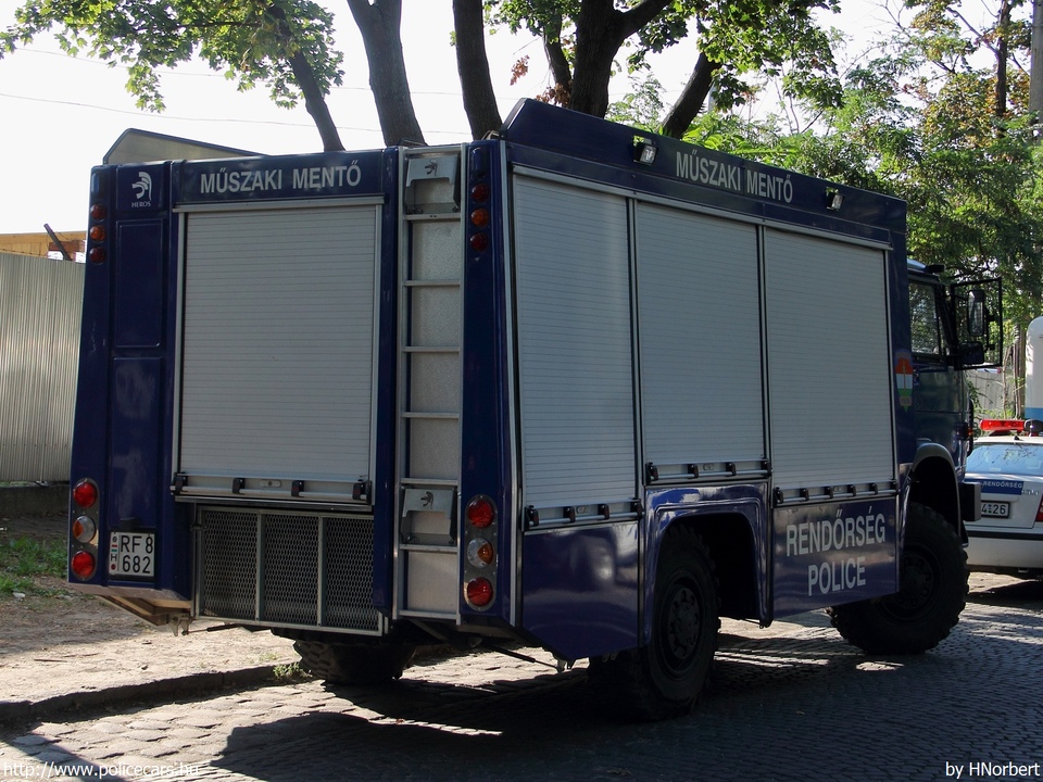 Rába H 9.107, fotó: HNorbert
Keywords: rendőrség rendőr rendőrautó magyar Magyarország RF86-82 hungarian Hungary police policecar