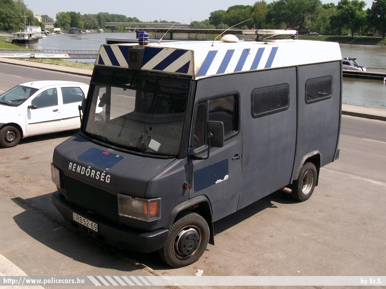 Mercedes-Benz Vario 614D, fotó: Sz.S.
Keywords: magyar Magyarország rendőr rendőrautó rendőrség RB52-69 Hungary hungarian police policecar