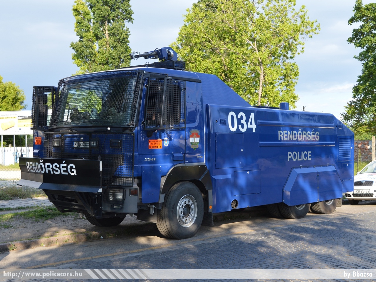 Mercedes-Benz Actros 3341 vízágyú, fotó: Bbazsa
Keywords: rendőrség rendőr rendőrautó magyar Magyarország hungarian Hungary police policecar KUM-741
