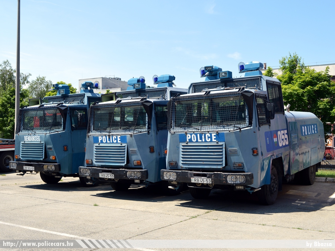 Jelcz 420 Hydromil II.A 3-515 vízágyú, fotó: Bbazsa
Keywords: rendőrség rendőr rendőrautó magyar Magyarország hungarian Hungary police policecar RF83-56 RB45-55 RB45-53