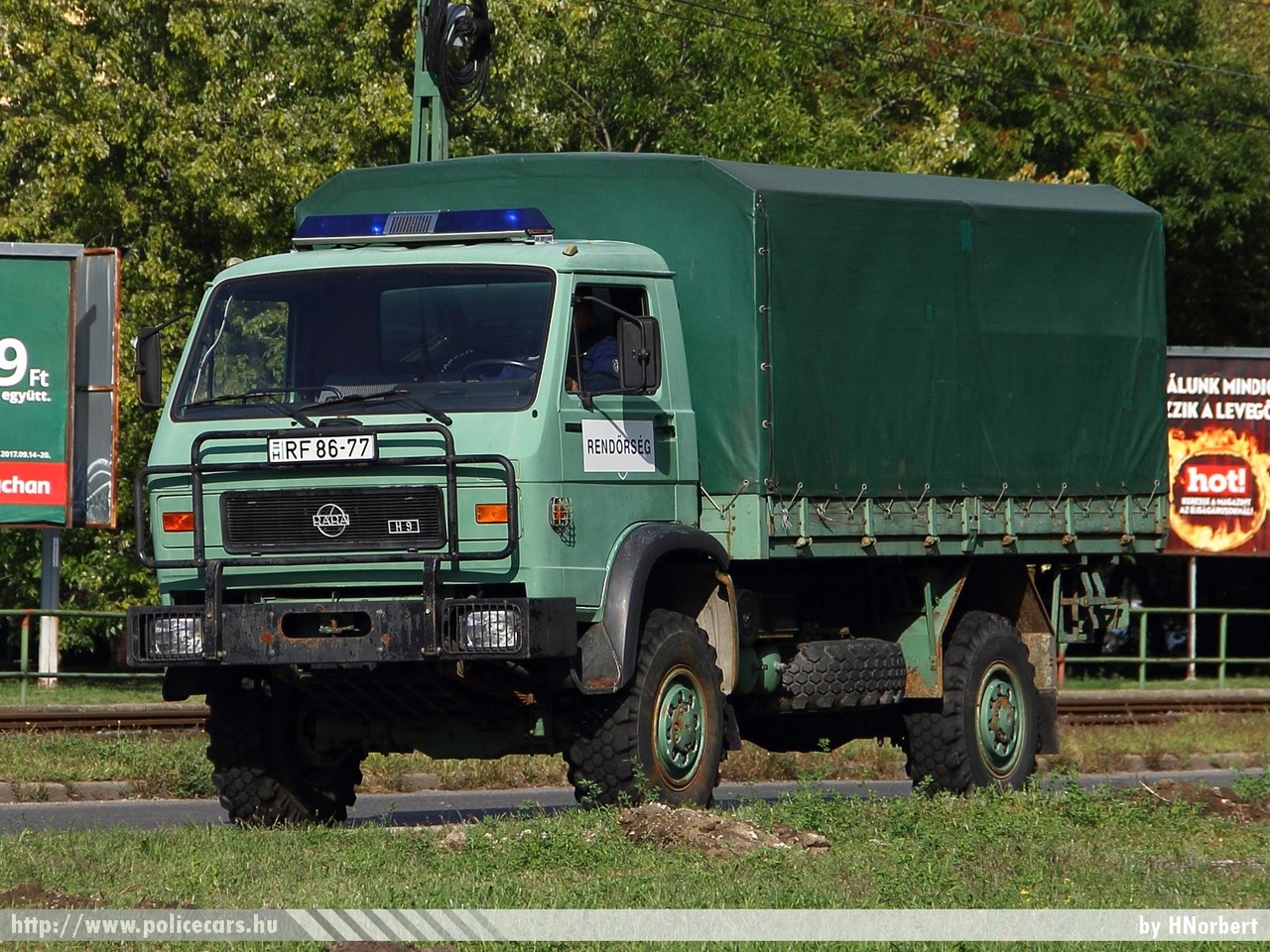 Rába H9, fotó: HNorbert
Keywords: rendőrség rendőr rendőrautó magyar Magyarország hungarian Hungary police policecar RF86-77