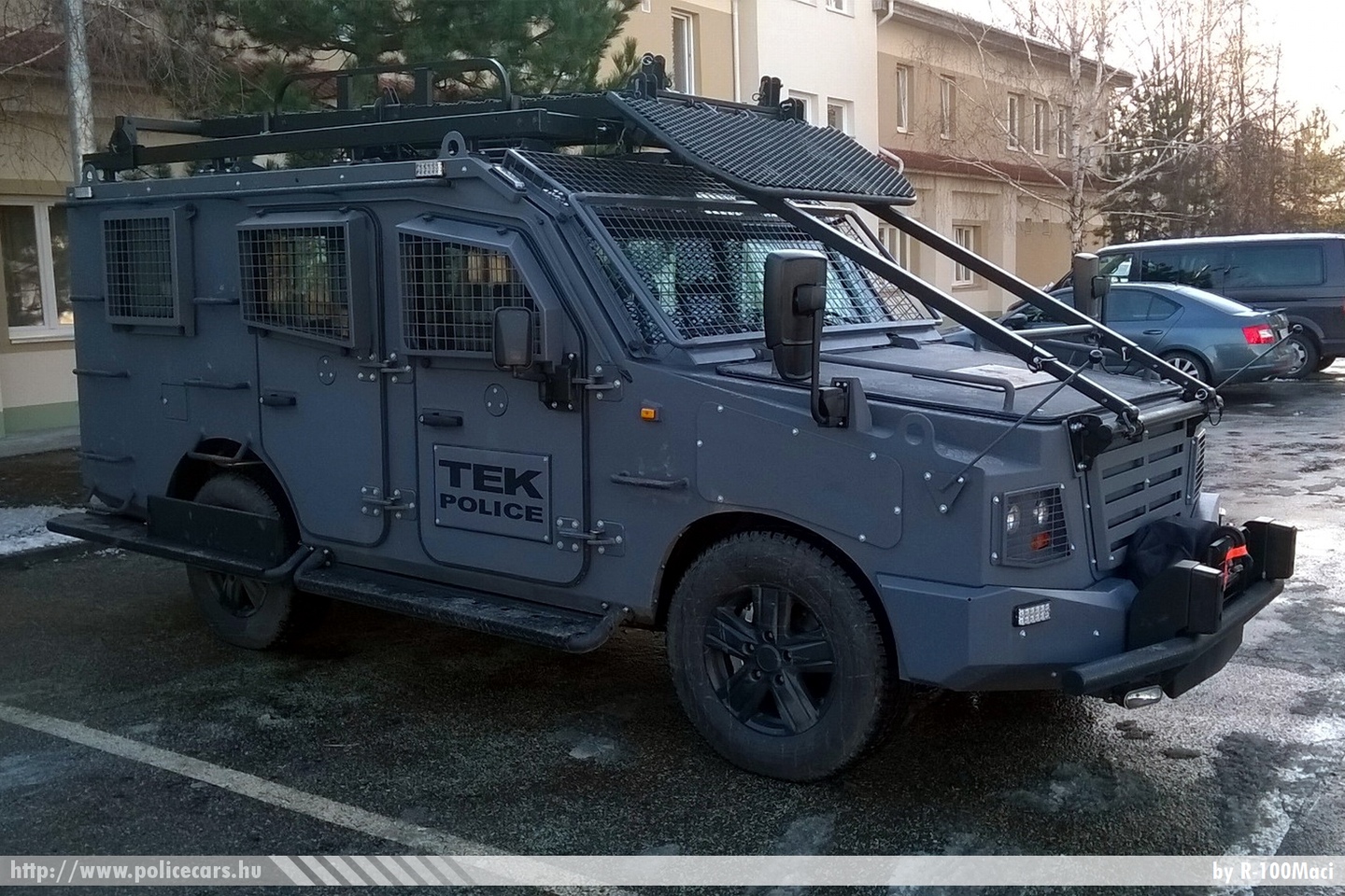 FLAMS Toyota LC 200, fotó: R-100Maci
Keywords: rendőrség rendőr rendőrautó magyar Magyarország hungarian Hungary police policecar