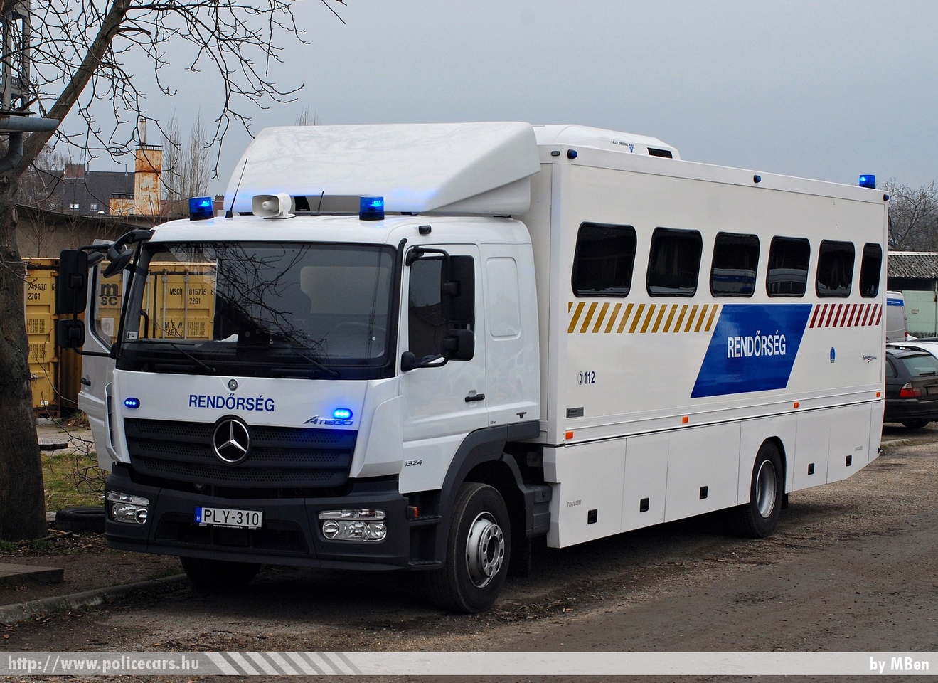 Mercedes Atego 1324 Tornádó, fotó: MBen
Keywords: PLY-310 magyar Magyarország rendőr rendőrautó rendőrség Hungary hungarian police policecar