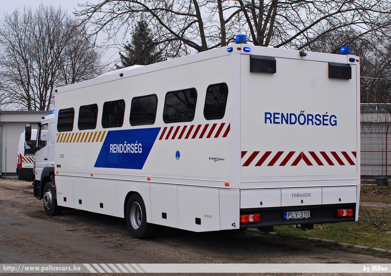 Mercedes Atego 1324 Tornádó, fotó: MBen
Keywords: PLY-310 magyar Magyarország rendőr rendőrautó rendőrség Hungary hungarian police policecar