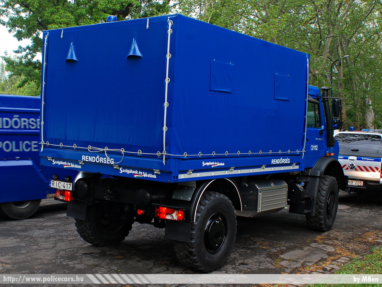 Mercedes-Benz Unimog UHE 452, fotó: MBen
Keywords: rendőrség rendőr rendőrautó magyar Magyarország hungarian Hungary police policecar RIC-417