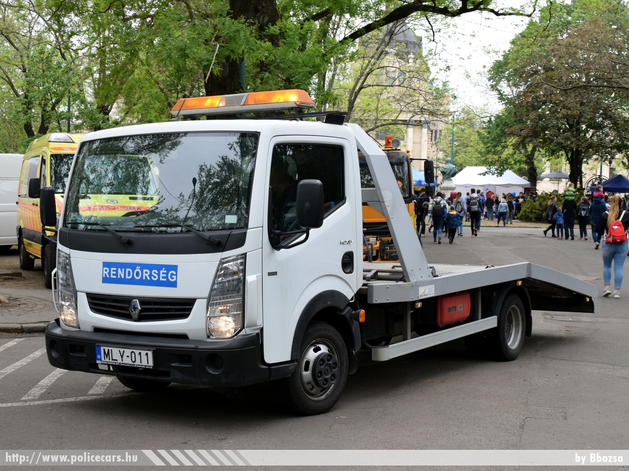 Nissan Maxity, fotó: Bbazsa
Keywords: rendőrség rendőr rendőrautó magyar Magyarország hungarian Hungary police policecar MLY-011