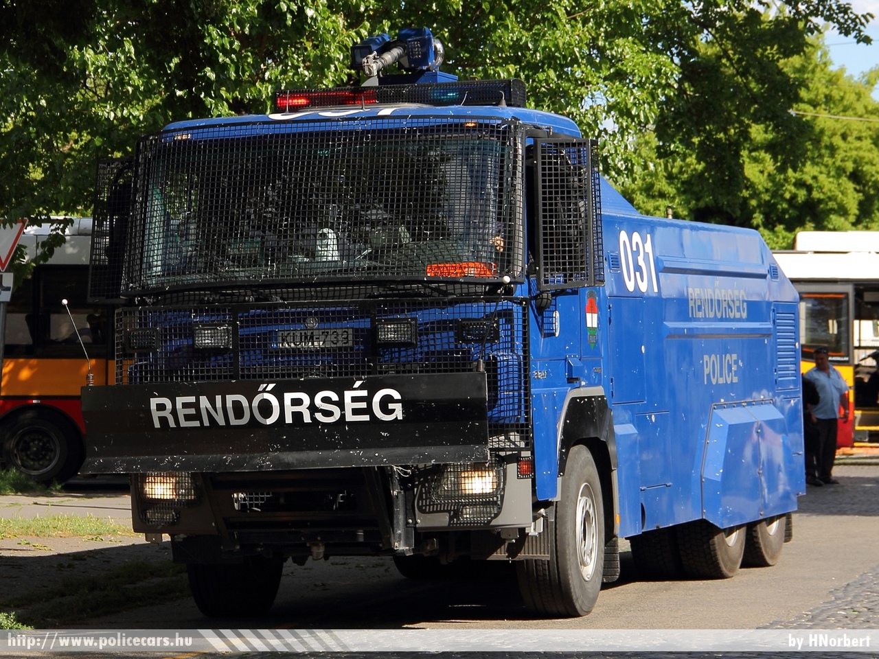Mercedes-Benz Actros 3341 vízágyú, fotó: HNorbert
Keywords: rendőrség rendőr rendőrautó magyar Magyarország hungarian Hungary police policecar KUM-739