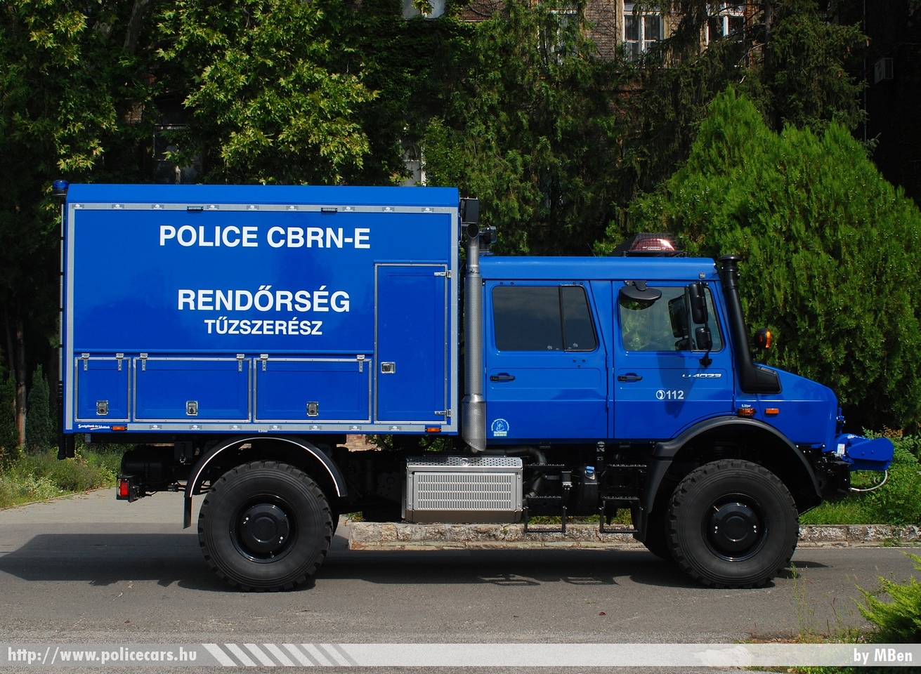 Mercedes-Benz Unimog UHE 452, fotó: MBen
Keywords: rendőrség rendőr rendőrautó magyar Magyarország hungarian Hungary police policecar RIC-421