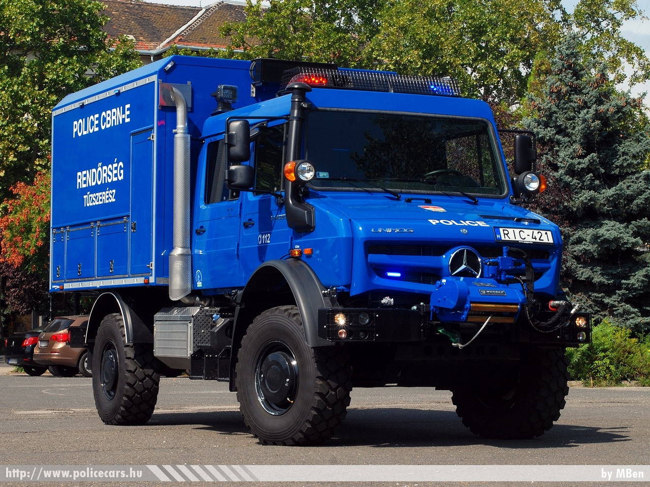 Mercedes-Benz Unimog UHE 452, fotó: MBen
Keywords: rendőrség rendőr rendőrautó magyar Magyarország hungarian Hungary police policecar RIC-421