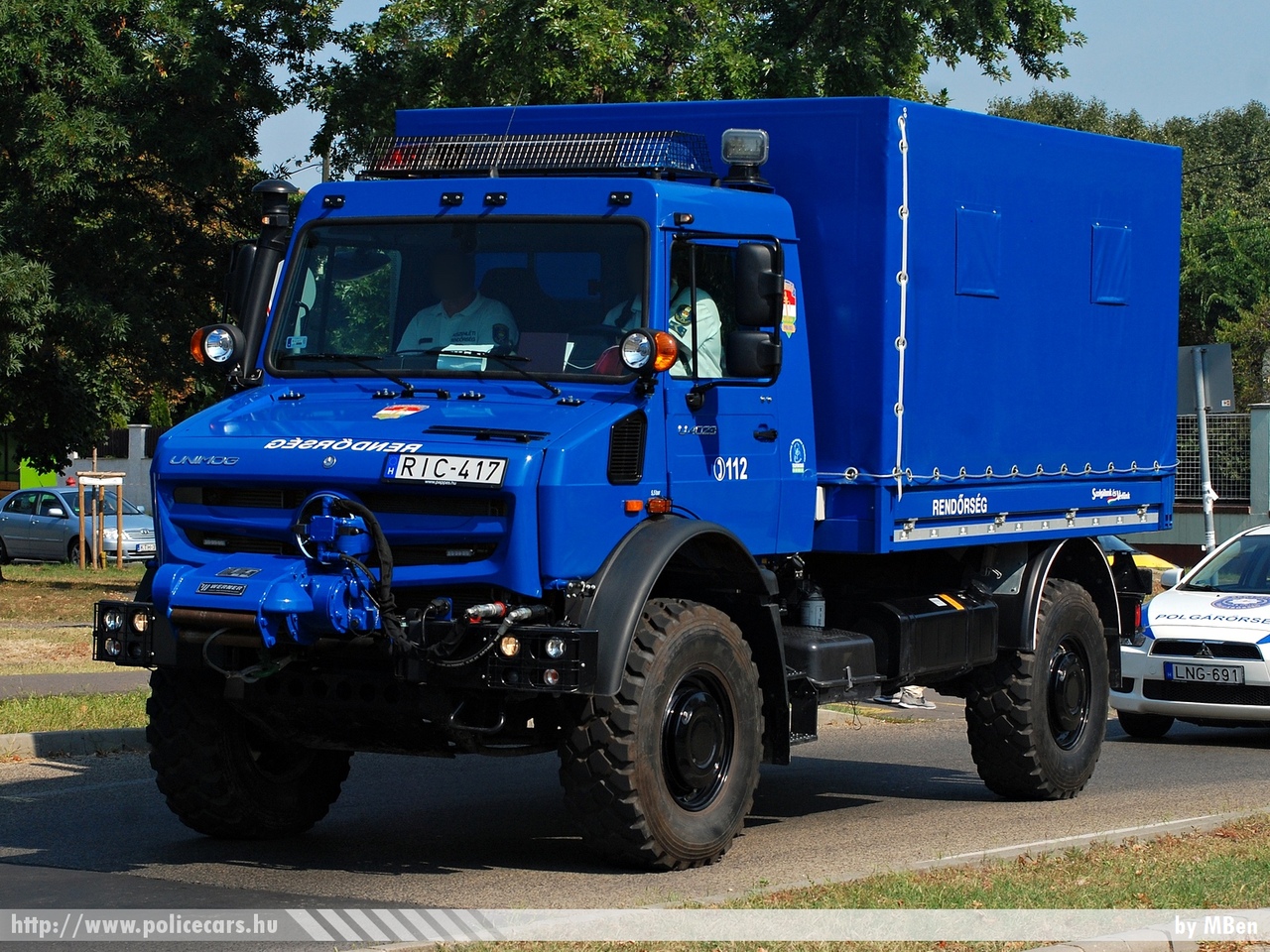Mercedes-Benz Unimog UHE 452, fotó: MBen
Keywords: rendőrség rendőr rendőrautó magyar Magyarország hungarian Hungary police policecar RIC-417