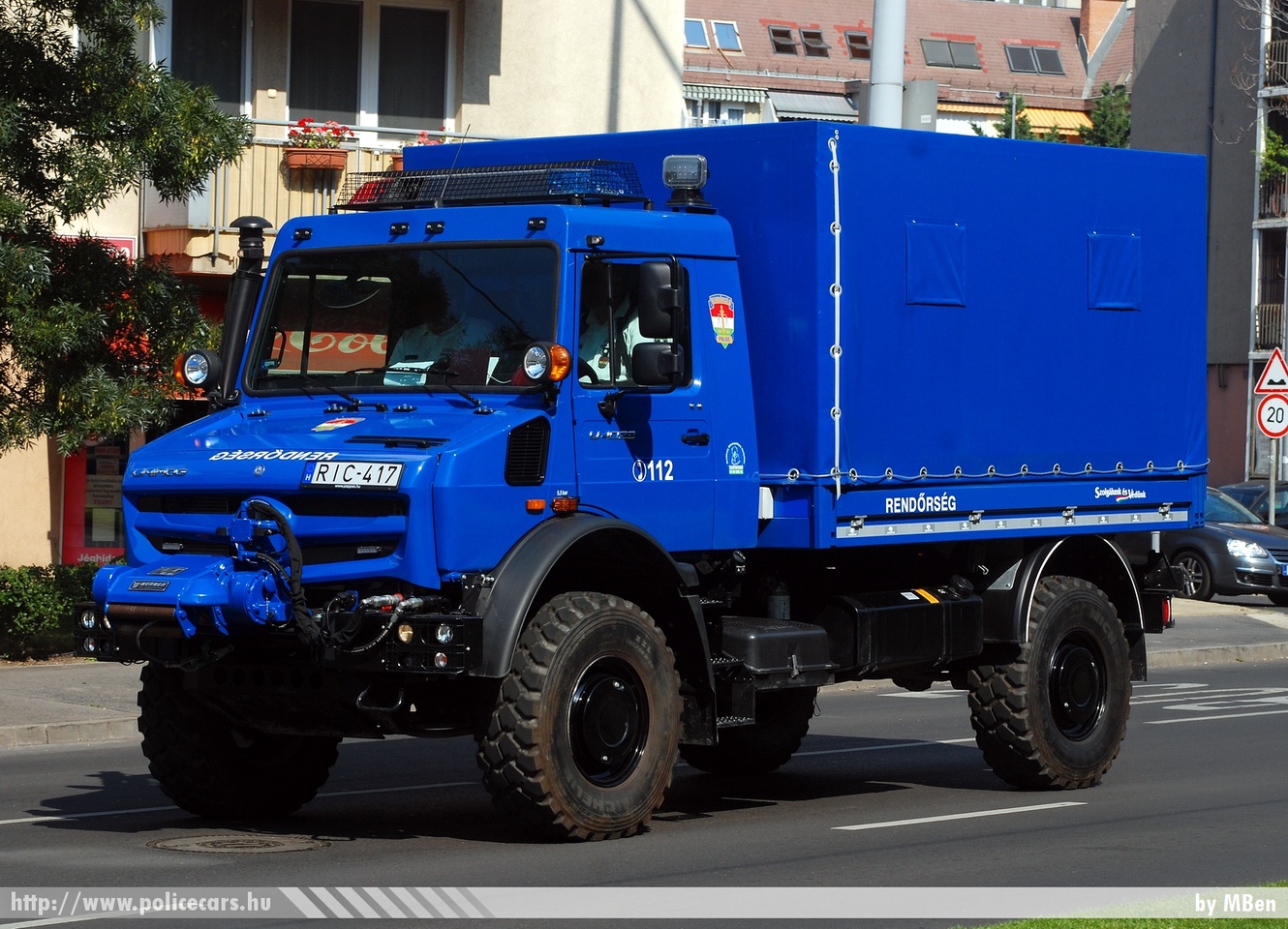 Mercedes-Benz Unimog UHE 452, fotó: MBen
Keywords: rendőrség rendőr rendőrautó magyar Magyarország hungarian Hungary police policecar RIC-417